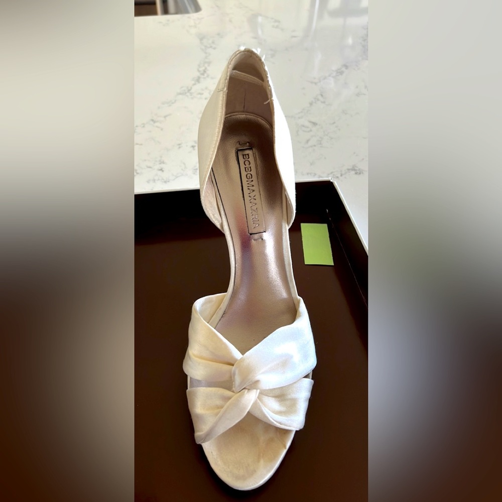 BCBG satin ivory pumps size 8